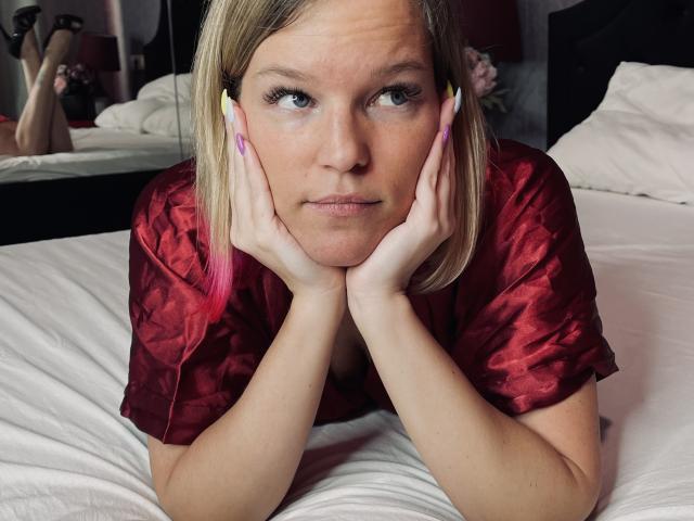 EvasShinyHot - Live porn &amp; sex cam - 20405534