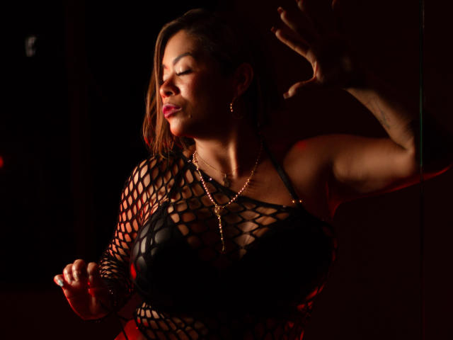 AlixLow - сексуальная веб-камера в реальном времени - 20436846