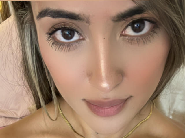 MaeCollins - Live porn &amp; sex cam - 20437026