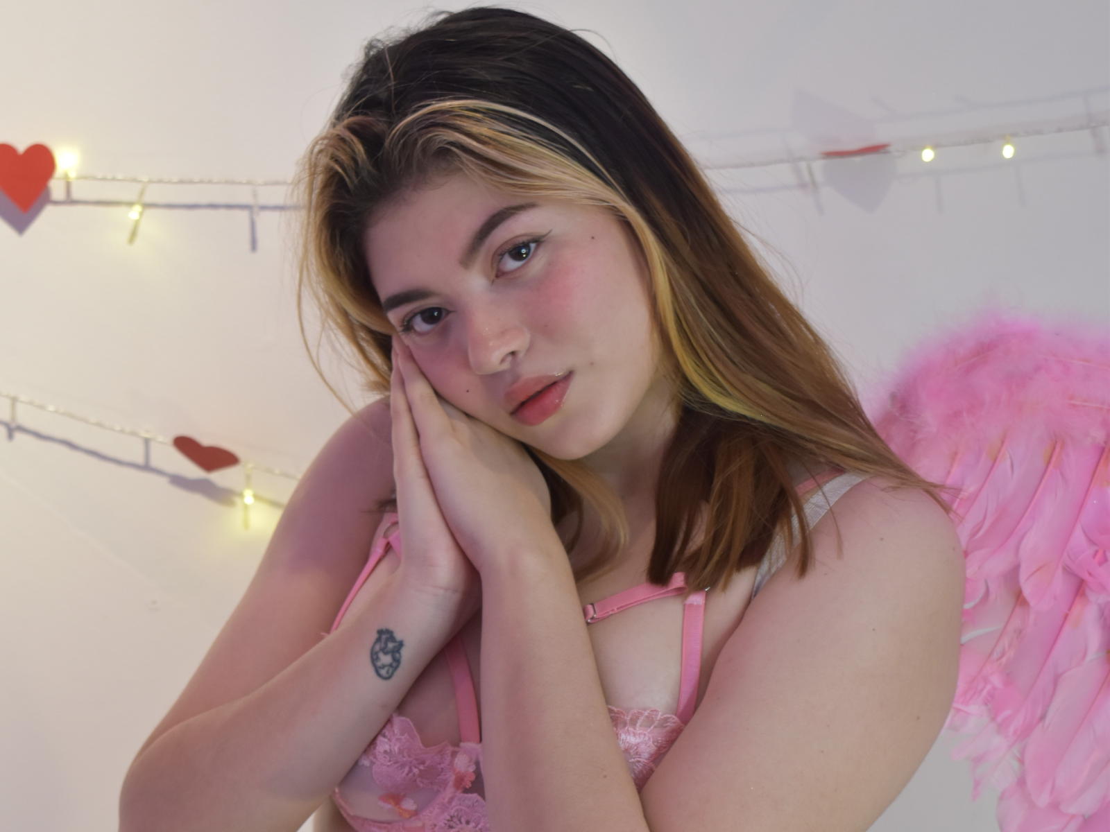 OliviaMillis69 - Live porn &amp; sex cam - 20472554