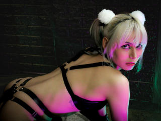 AveryFoxy - Live porn &amp; sex cam - 20490102