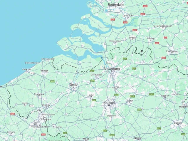 A map showing various towns, roads, and waterways with labeled towns like Bottendam and Gieten, surrounded by green and blue areas. Voennies-hot's ass is in the center.