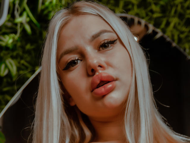 MichellKorthy - Live porn &amp; sex cam - 20532926