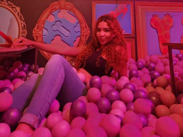 KendallPiierce69 - Porno na żywo i seks kamera - 20569958