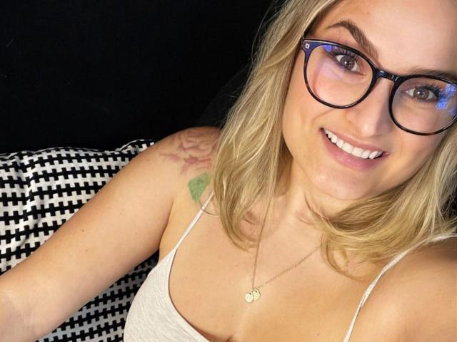 HollyBanks-hot - Live porn &amp; sex cam - 20606634