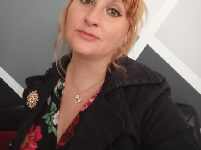 Digital illustration of a series of red and white Chinese-style lanterns. Lanterns are evenly spaced, with subtle gradients and soft shadows. Simple, clean design. No textures or additional objects.