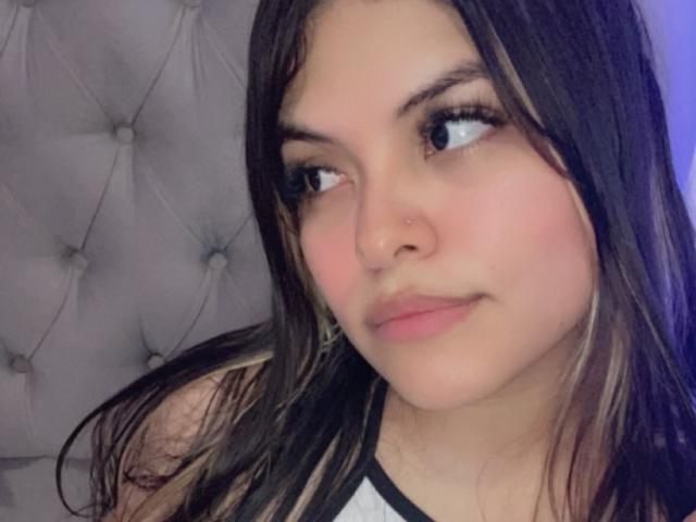 LuciaRobertz - Live porn &amp; sex cam - 20620310