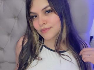 LuciaRobertz - Live porn &amp; sex cam - 20620318