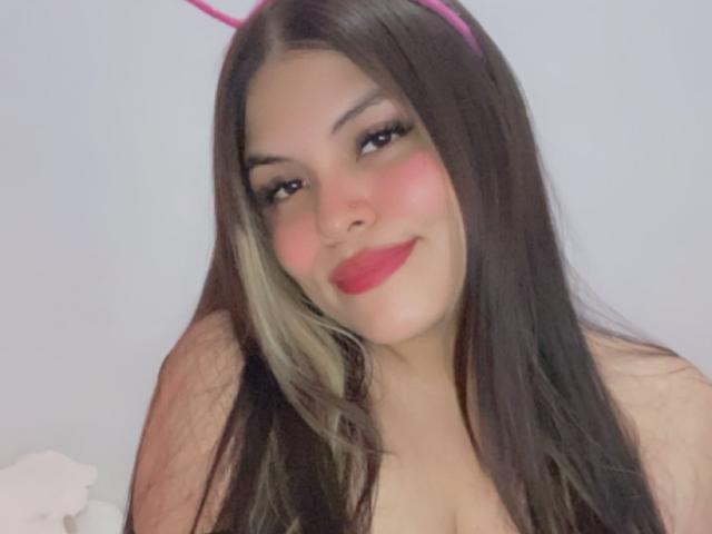 LuciaRobertz - Live porn &amp; sex cam - 20620350