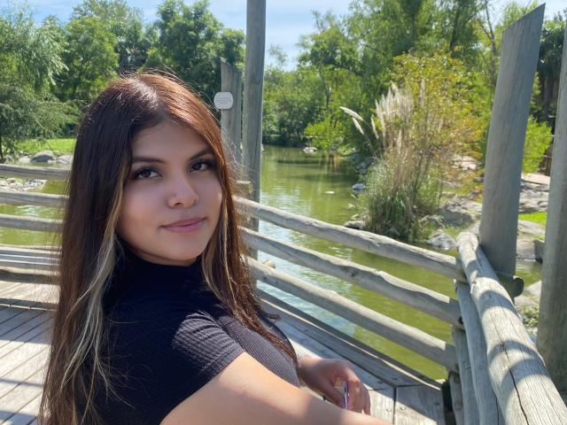 LuciaRobertz - Live porn &amp; sex cam - 20620530