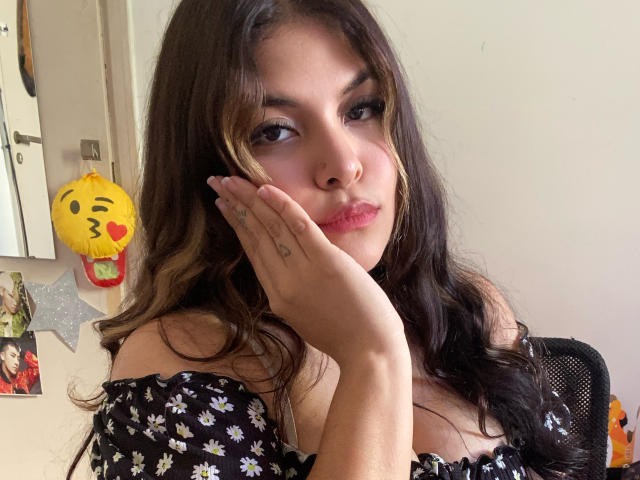 LuciaRobertz - Live porn &amp; sex cam - 20620570