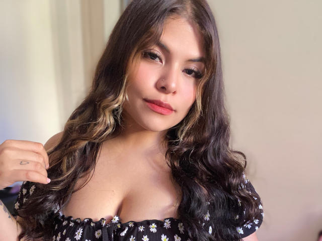 LuciaRobertz - Live porn &amp; sex cam - 20620578