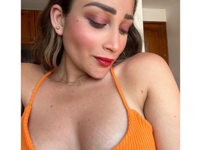 ArianaLu - сексуальная веб-камера в реальном времени - 20649478