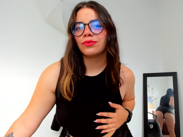 MeliiEvans - Live porn &amp; sex cam - 20657214