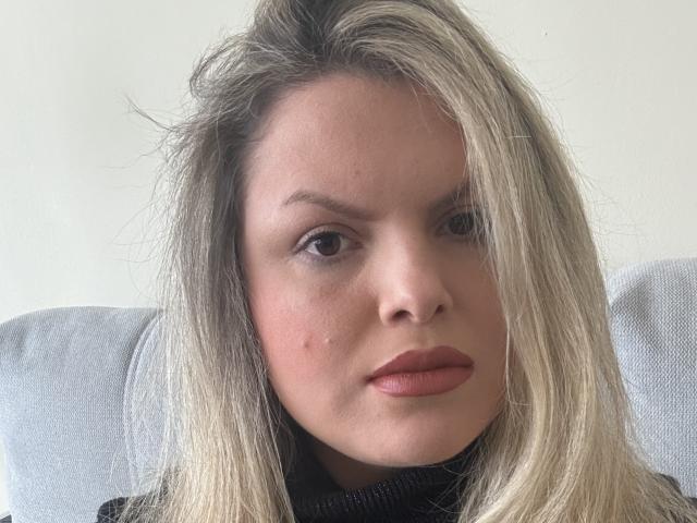 LauraSexyHotty - сексуальная веб-камера в реальном времени - 20730434