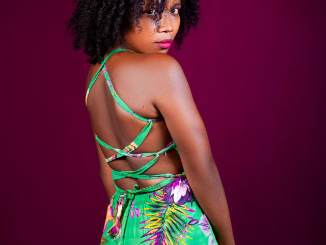 Blandi - сексуальная веб-камера в реальном времени - 20740482