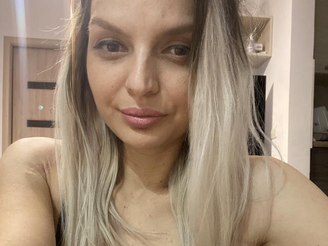 DouceAmelia - פורנו בשידור חי ומצלמת סקס - 20746258