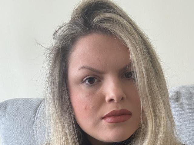 LauraPlusSexy - Live porn &amp; sex cam - 20752814