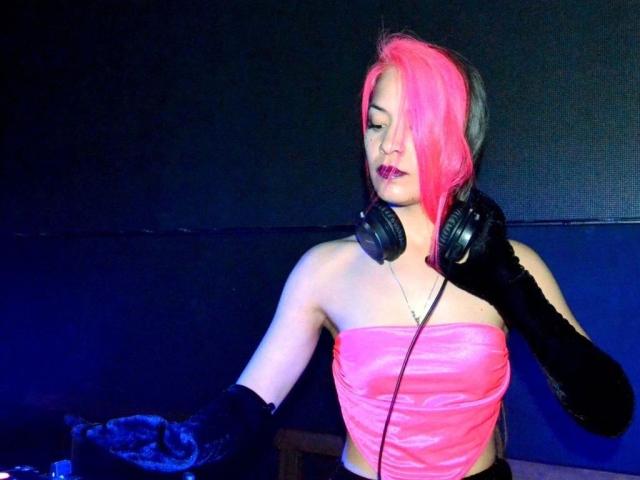 FuxiaVeneno-hot - Live porn &amp; sex cam - 20758074