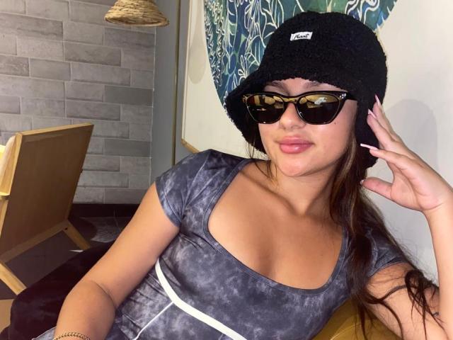 AlessiaFerry - Live sex cam - 20822002