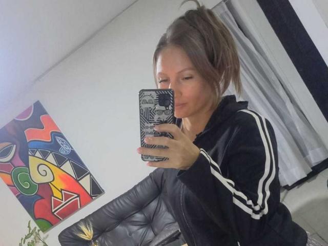 GeorgiaWolf - Camera khiêu dâm &amp; quyến rũ trực tiếp - 20826710