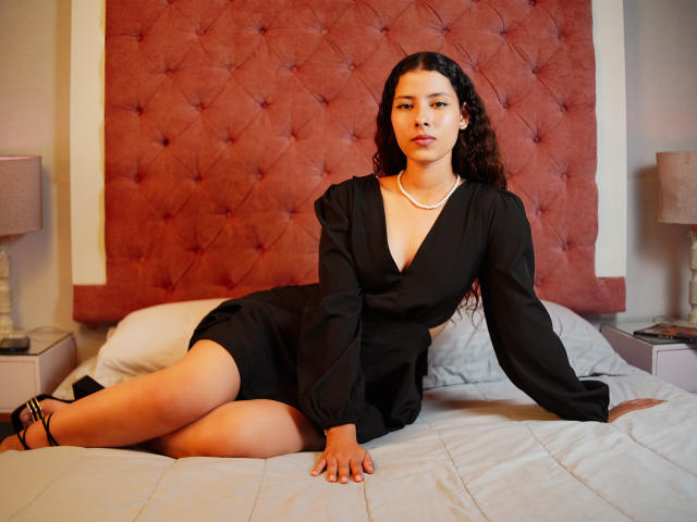 ElenaSantini - Live porn &amp; sex cam - 20834674