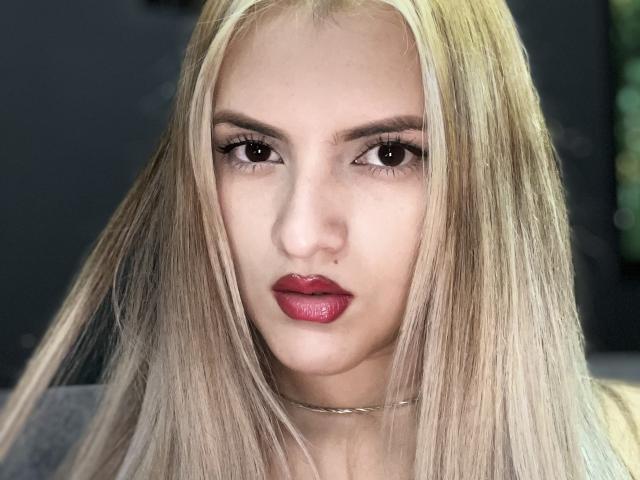 FiorellaStrong - Live Sex Cam - 20838702