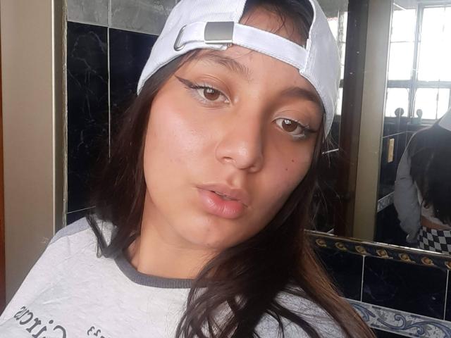 DianaFernandezz - Live porn &amp; sex cam - 20841178