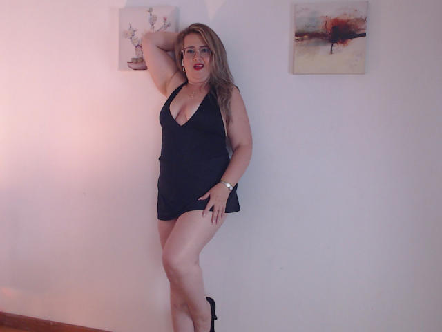 MartinaCaycedo - Élő pornó és szexkamera - 20874922