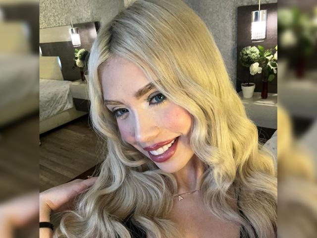 ChristieGarci - Live porn &amp; sex cam - 20884082