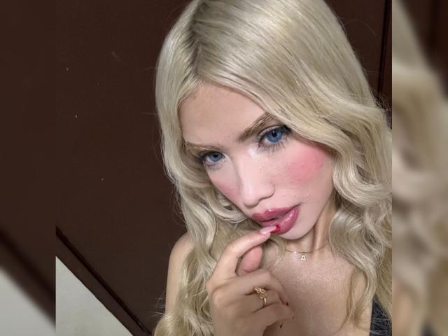 ChristieGarci - Live porn &amp; sex cam - 20884086