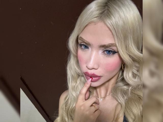 ChristieGarci - Live porn &amp; sex cam - 20884090