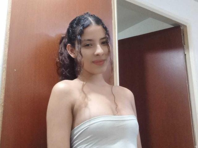 ElenaSantini - פורנו בשידור חי ומצלמת סקס - 20902642