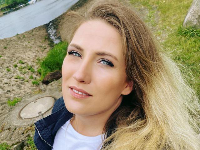 Julia-Winter-hot - Live porn &amp; sex cam - 20929846