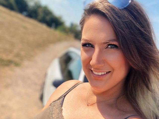 Julia-Winter-hot - Live porn &amp; sex cam - 20947258