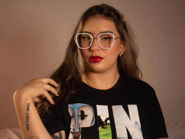 EmmaTaylory - Camera khiêu dâm &amp; quyến rũ trực tiếp - 20972046