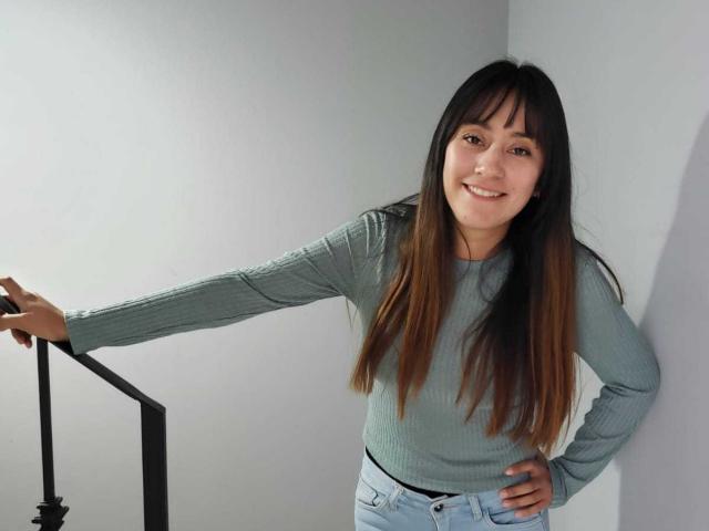 DanaeYellow - Live porn &amp; sex cam - 20980210