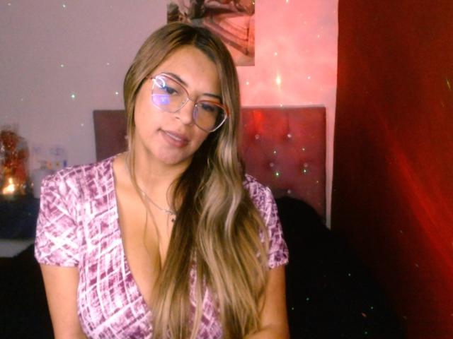 TompsonKarina - Sexe cam en vivo - 20988562