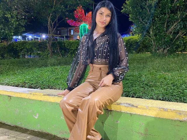 EmaHenderson - Live Sex Cam - 20992522