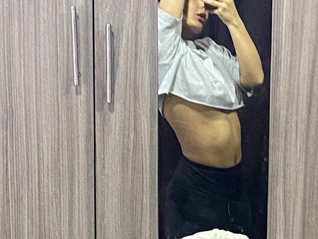 FloraSaenz - Élő pornó és szexkamera - 21011702