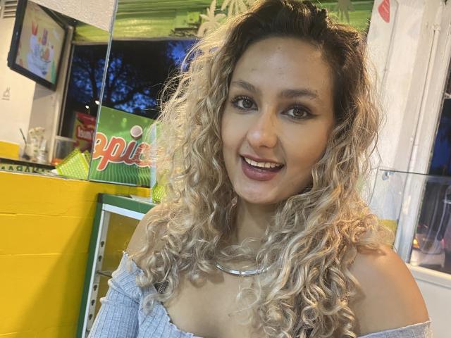 FloraSaenz - Élő pornó és szexkamera - 21011714