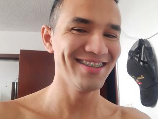 AndrewHotX - Live sex cam - 21011750