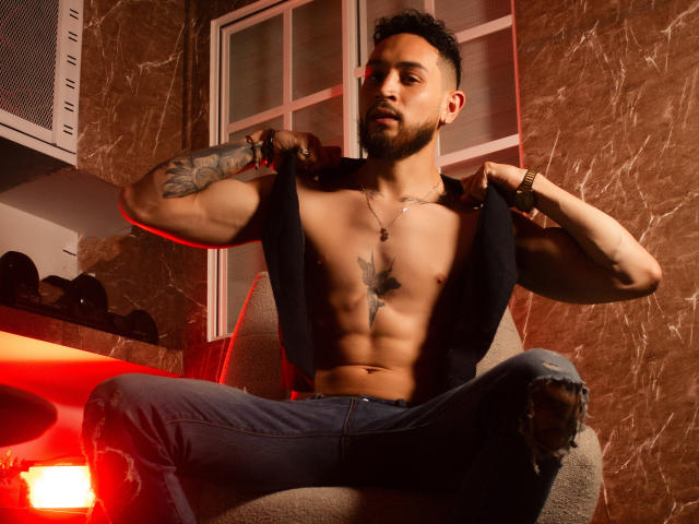 MassimoVicenzzo - Live porn &amp; sex cam - 21017550