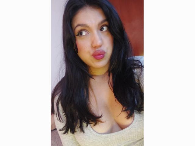 LauraRichis - Live porn &amp; sex cam - 21050770