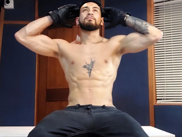 MassimoVicenzzo - Live porn &amp; sex cam - 21061074