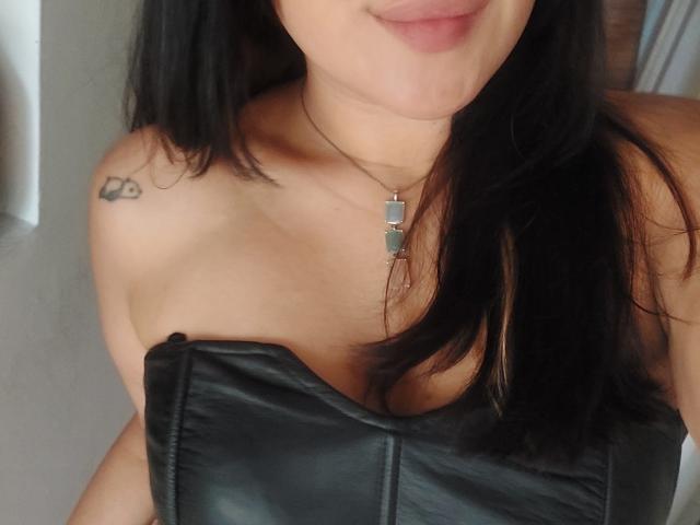 LauraSophia - פורנו בשידור חי ומצלמת סקס - 21068074