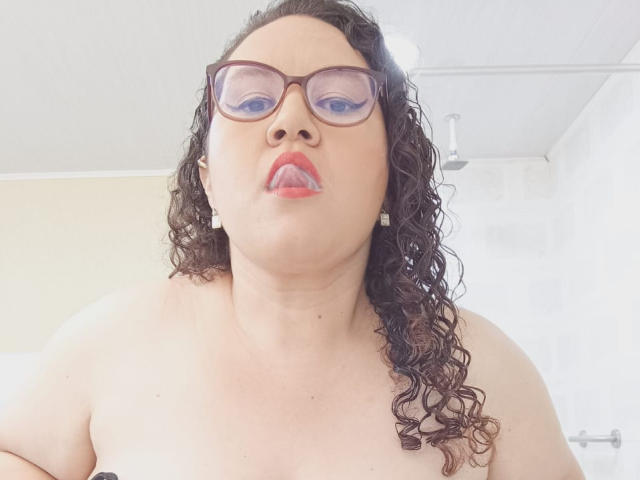 ElaMartinz - Live porn &amp; sex cam - 21068930