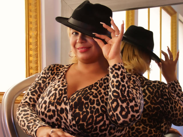 MissJuliia - Live porn &amp; sex cam - 21079994