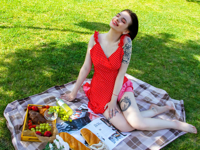 AdeleClifford - Live porn &amp; sex cam - 21090918