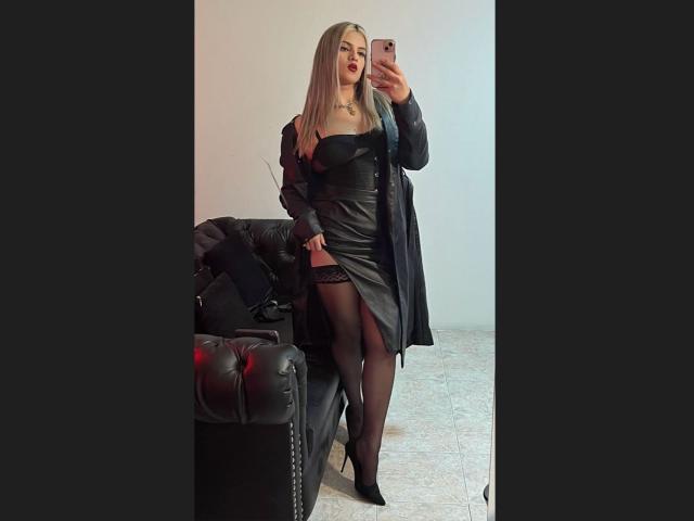 FiorellaStrong - Live porn &amp; sex cam - 21104038